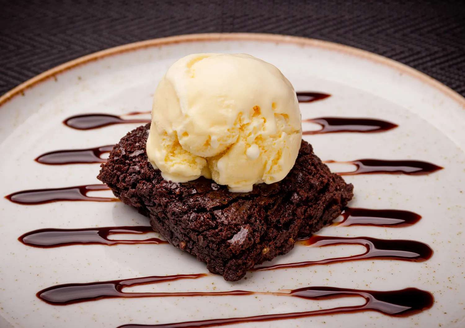 Brownie com sorvete de baunilha